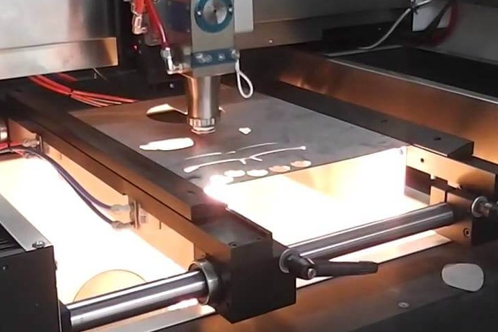 Лазерный станок для резки металла