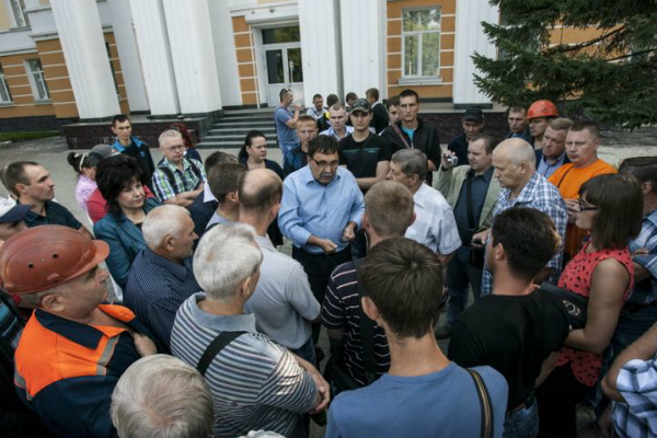 «Умирают на глазах идущих в школу детей»: Забайкалье расстреливает собак, омский бизнес разоряется, на Алтае доводят до самоубийства