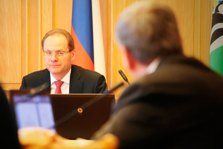 Юрченко возложил на подчиненных ответственность за коррупцию в новосибирском правительстве Юрченко возложил на подчиненных ответственность за коррупцию в новосибирском правительстве