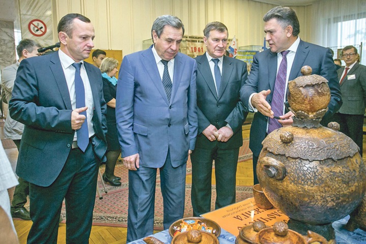 Новосибирцы начали сбор подписей за отставку главы Мошковского района Новосибирцы начали сбор подписей за отставку главы Мошковского района