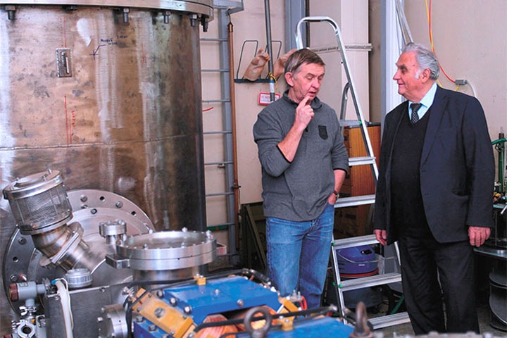 Сибирские ученые создали установку для перспективного метода лечения рака Сибирские ученые создали установку для перспективного метода лечения рака