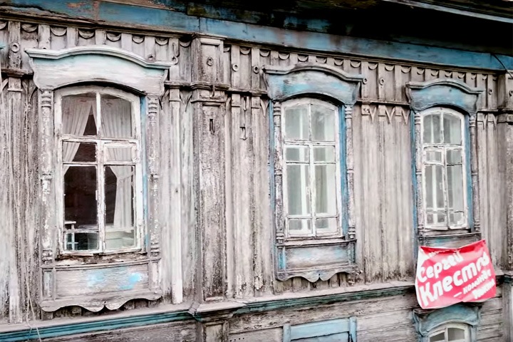 Проданный вместе с жильцами дом в Новосибирске опять сменил владельца