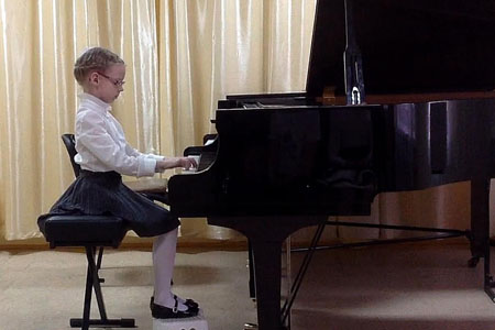 Новосибирские школьницы сочинили музыкальные пьесы для благотворительного проекта «Поколение Маугли» Новосибирские школьницы сочинили музыкальные пьесы для благотворительного проекта «Поколение Маугли»