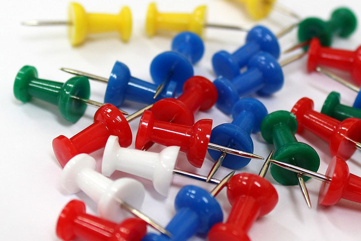 Воспитатели детсада в Красноярском крае кололи детей кнопками Воспитатели детсада в Красноярском крае кололи детей кнопками