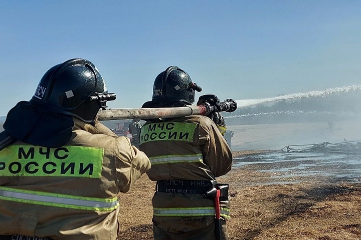 Четыре дома загорелись в Красноярском крае. В одном из них взорвался газовый баллон Четыре дома загорелись в Красноярском крае. В одном из них взорвался газовый баллон