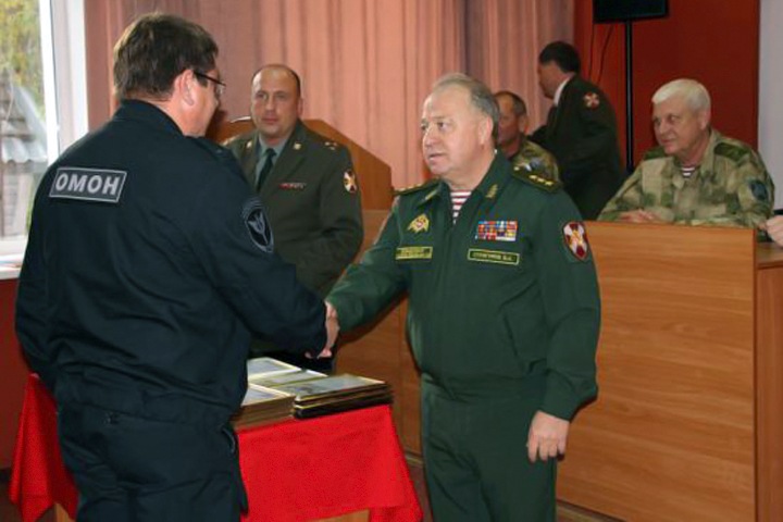 Глава сибирской Росгвардии получил землю под особняк жены от мэрии — источник