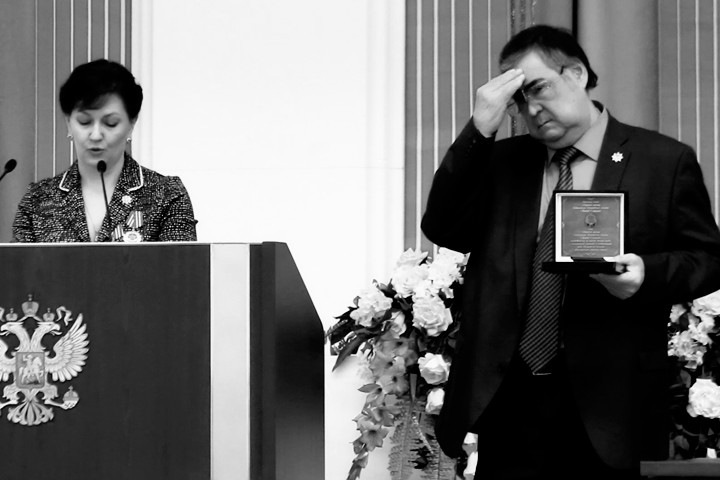 Тулеев наградил лечивших его медиков за «вклад в развитие здравоохранения» Тулеев наградил лечивших его медиков за «вклад в развитие здравоохранения»