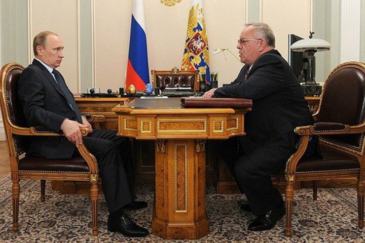 Путин вручил Орден Почета экс-губернатору Республики Алтай