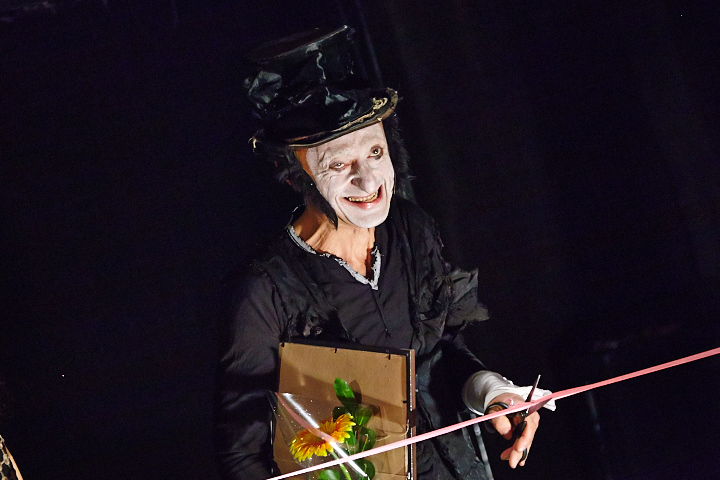 Новый La Pushkin: клоун вернулся в городище