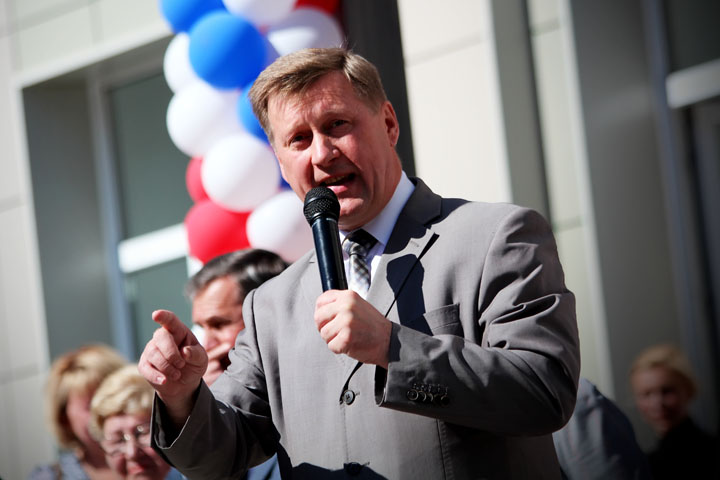 Анатолия Локтя приняли в школе Анатолия Локтя приняли в школе