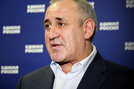 Неверов пообещал следить за расследованием убийства девушки в Новосибирске