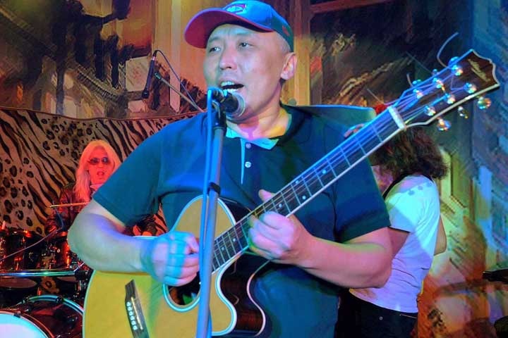 Бурятский поэт посвятил песню «Розовая свадьба» отставке Вячеслава Наговицына Бурятский поэт посвятил песню «Розовая свадьба» отставке Вячеслава Наговицына