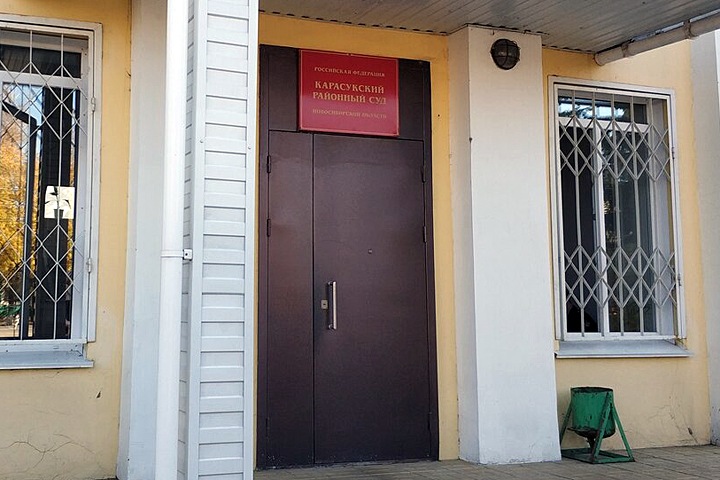 Обвиняемого в пытках новосибирца шокером полицейского отпустили под залог