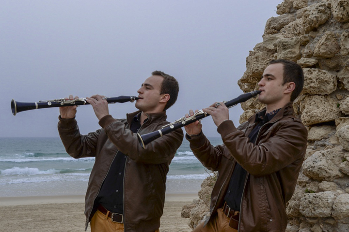 Близнецы-кларнетисты Гурфинкели сыграют с папой на Транссибирском Арт-фестивале Близнецы-кларнетисты Гурфинкели сыграют с папой на Транссибирском Арт-фестивале