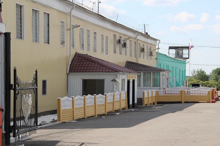 Как заключенные жаловались на пытки в ачинском СИЗО, экс-замначальника которого возглавил школу