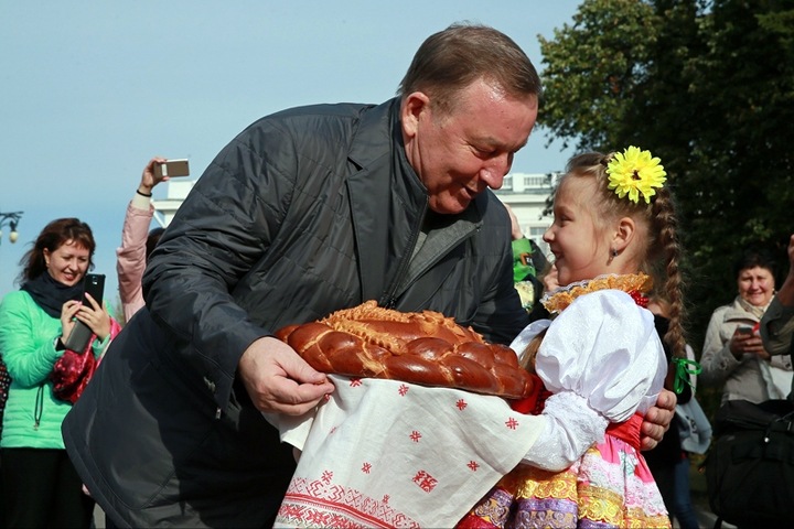 Алтайские власти потребовали праздника и высокой явки на выборах президента Алтайские власти потребовали праздника и высокой явки на выборах президента