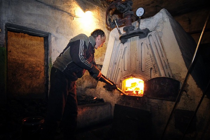 Заключенных в Бурятии отправляли работать в котельную без защитной одежды