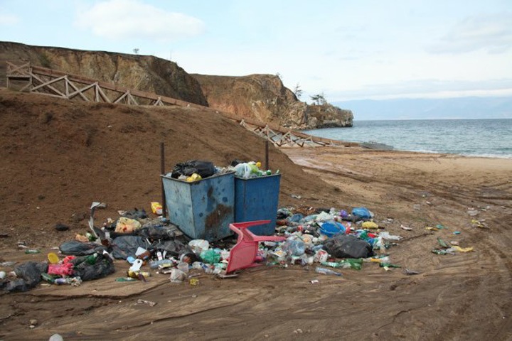 Турбаза закапывала отходы на берегу Байкала Турбаза закапывала отходы на берегу Байкала