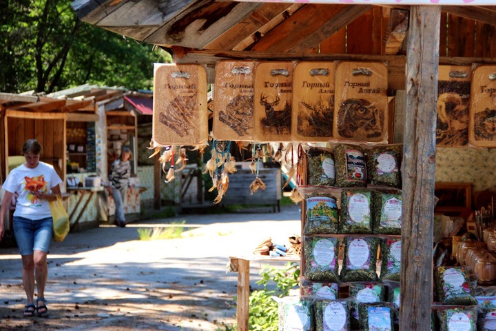 Торговцы с Телецкого озера попросили у Госдумы помощи в конфликте с чиновниками