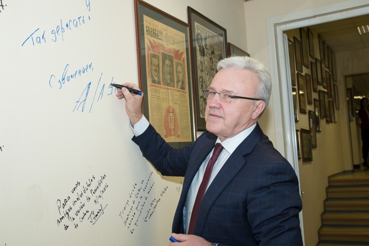 Красноярские чиновники потратят почти 2,5 млн на пиар в соцсетях Красноярские чиновники потратят почти 2,5 млн на пиар в соцсетях