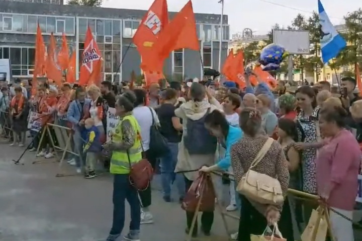 Полиция составила протокол на Сергея Левченко за несогласованный митинг в Иркутске Полиция составила протокол на Сергея Левченко за несогласованный митинг в Иркутске