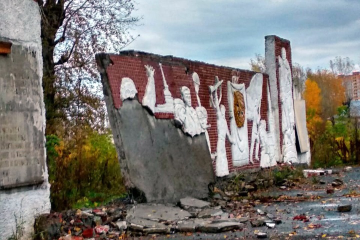 Демонтажные работы начались в Военном городке Новосибирска Демонтажные работы начались в Военном городке Новосибирска
