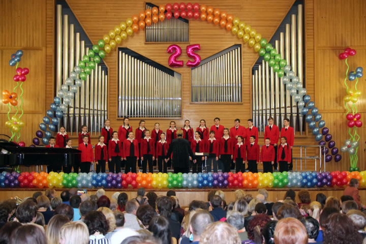 «Хор способен сплотить детей вокруг общей идеи»: «Кантилена» отметила 25-летие «Хор способен сплотить детей вокруг общей идеи»: «Кантилена» отметила 25-летие