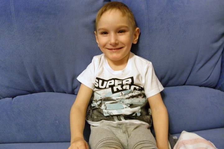 Четырехлетнему новосибирцу нужна помощь в лечении, чтобы научиться сидеть