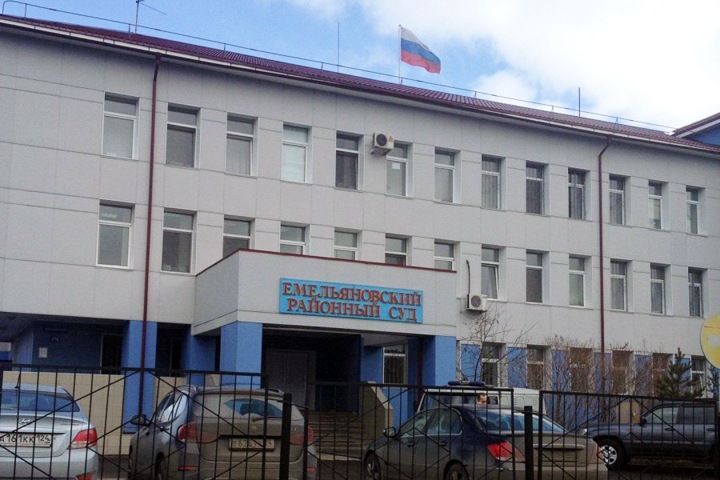 Новосибирскому полицейскому дали 9 лет за покушение на красноярца: «Схватил за шею, поставил на колени»