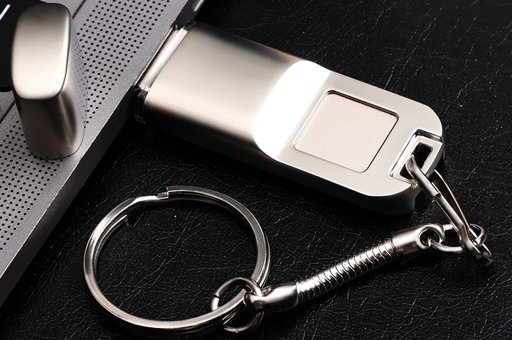 Флешка с шифрованием, регистратор и мини-диктофон: для чего это журналисту Флешка с шифрованием, регистратор и мини-диктофон: для чего это журналисту