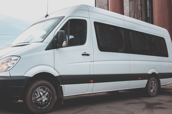 Аренда микроавтобуса с водителем на 10 посадочных мест