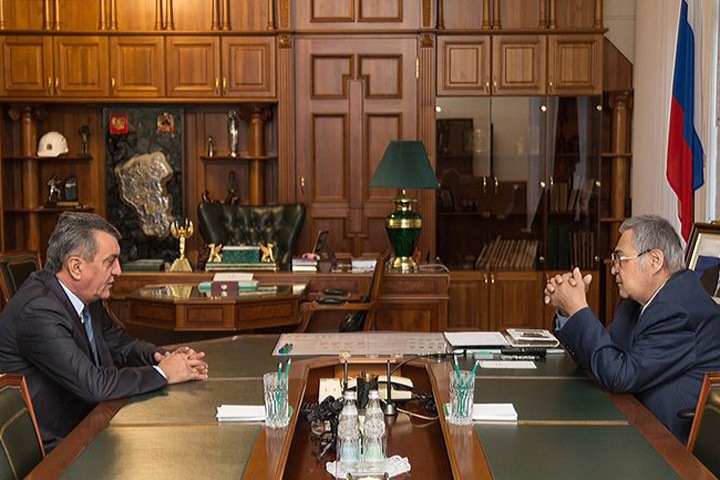 Сергей Меняйло навестил Амана Тулеева Сергей Меняйло навестил Амана Тулеева