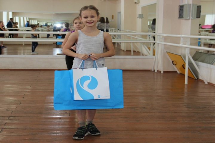 «Ростелеком» вручил приз зрительских симпатий полуфиналистке детского ледового шоу из Новосибирска «Ростелеком» вручил приз зрительских симпатий полуфиналистке детского ледового шоу из Новосибирска