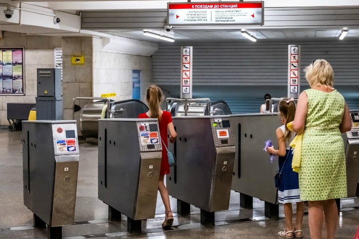 Дорогое метро против выделенных полос и городской электрички. Куда вести общественный транспорт Новосибирска