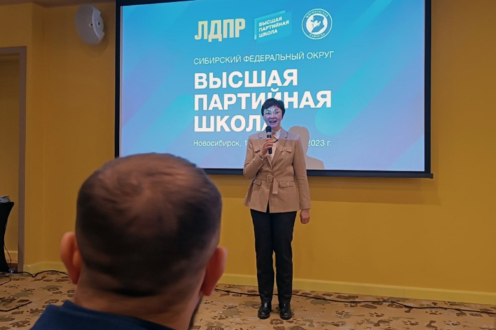 Связанных с думским единоросом Савельевым депутатов допросили в новосибирском суде Связанных с думским единоросом Савельевым депутатов допросили в новосибирском суде