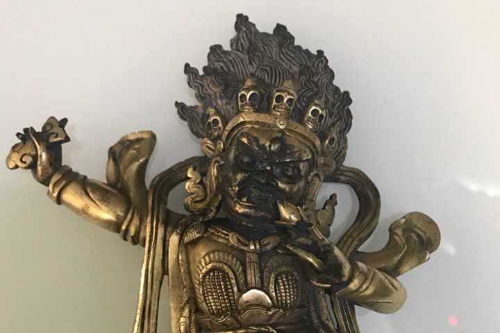 Красноярский чиновник подарил главе Тувы привезенную дедом с войны буддийскую реликвию Красноярский чиновник подарил главе Тувы привезенную дедом с войны буддийскую реликвию