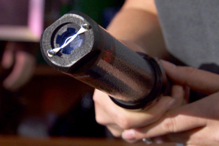 Новосибирский суд отменил оправдательный приговор полицейскому, бившему задержанного током Новосибирский суд отменил оправдательный приговор полицейскому, бившему задержанного током