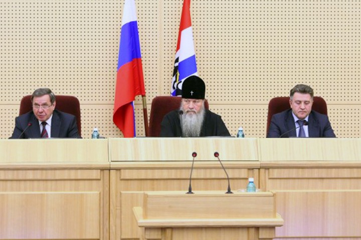 Новосибирские власти и Тихон вспомнили «боль» революции в заксобрании