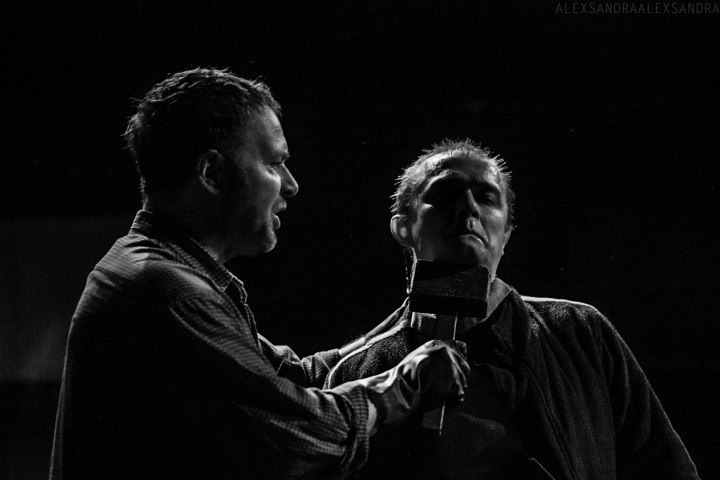 Пермский спектакль о могильщике по Макдонаху покажут в Новосибирске