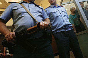 СК РФ: Трое пьяных жителей Бурятии избили оперуполномоченного в отделении полиции СК РФ: Трое пьяных жителей Бурятии избили оперуполномоченного в отделении полиции