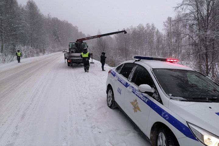 Спасение пьяного начальства, неуважение к бурятам и боярышник: за что увольняют полицейских в Сибири Спасение пьяного начальства, неуважение к бурятам и боярышник: за что увольняют полицейских в Сибири