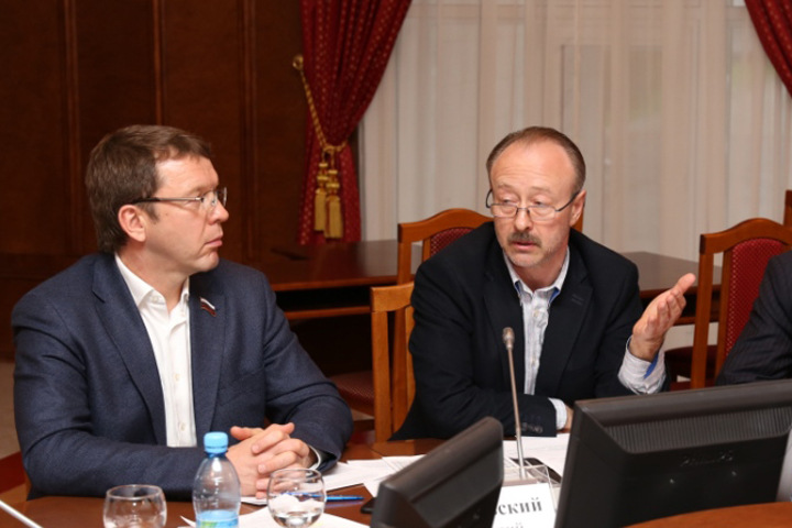 Депутаты обнаружили опережение графика наказов в Новосибирской области