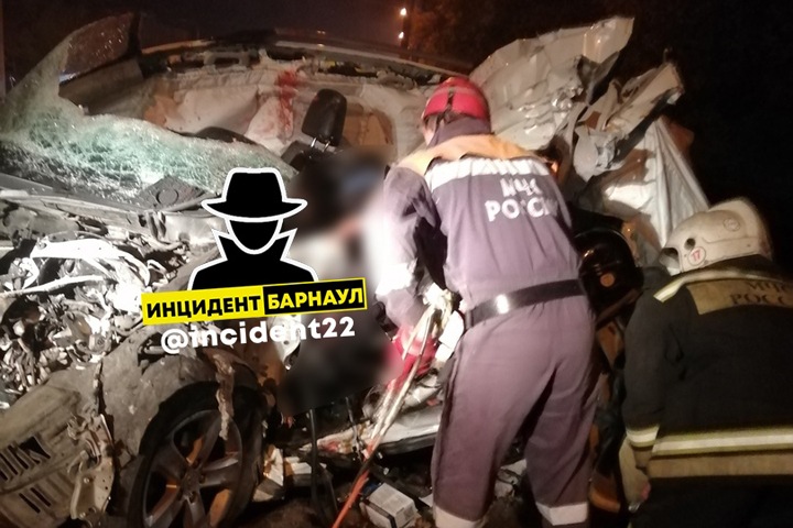 Семья из четырех человек погибла в ДТП в Барнауле