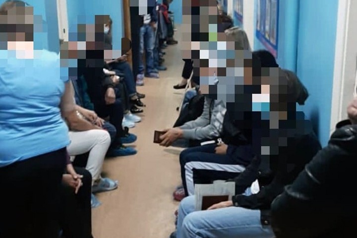 Пациенты новокузнецкого Центра СПИД пожаловались на огромные очереди Пациенты новокузнецкого Центра СПИД пожаловались на огромные очереди