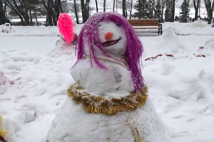 Рекордное число снежных баб слепили в Новосибирске