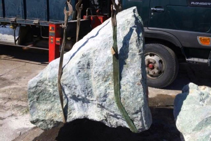 Неизвестные украли у приставов в Иркутской области нефрит стоимостью почти в 1 млн Неизвестные украли у приставов в Иркутской области нефрит стоимостью почти в 1 млн