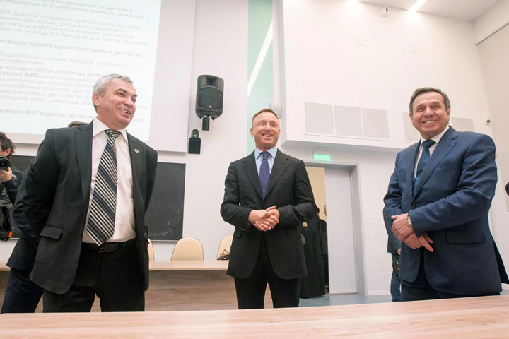 Владимир Городецкий посвятил Дмитрия Ливанова в научные традиции Новосибирской области Владимир Городецкий посвятил Дмитрия Ливанова в научные традиции Новосибирской области