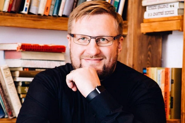 Кузбасского пастора оштрафовали за анонс акции в поддержку протестов в Хабаровске Кузбасского пастора оштрафовали за анонс акции в поддержку протестов в Хабаровске