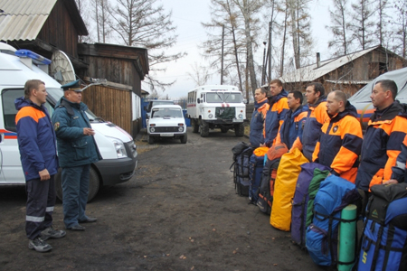 Спасатели ищут пропавший в Туве вертолет в долинах рек и на перевалах