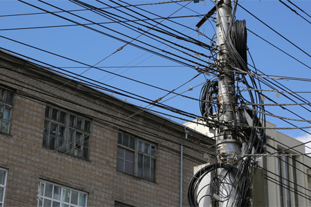 Власти Новосибирска пообещали найти владельцев нелегальных проводов Власти Новосибирска пообещали найти владельцев нелегальных проводов